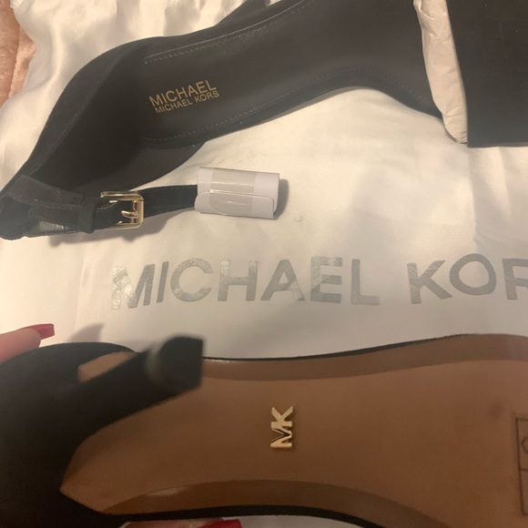 New MK Black platform heels - Picture 3 of 3